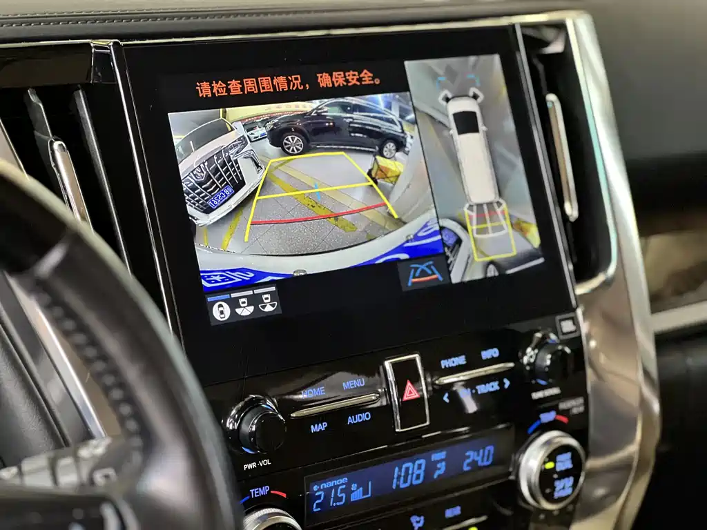 Toyota Alphard — фото 9