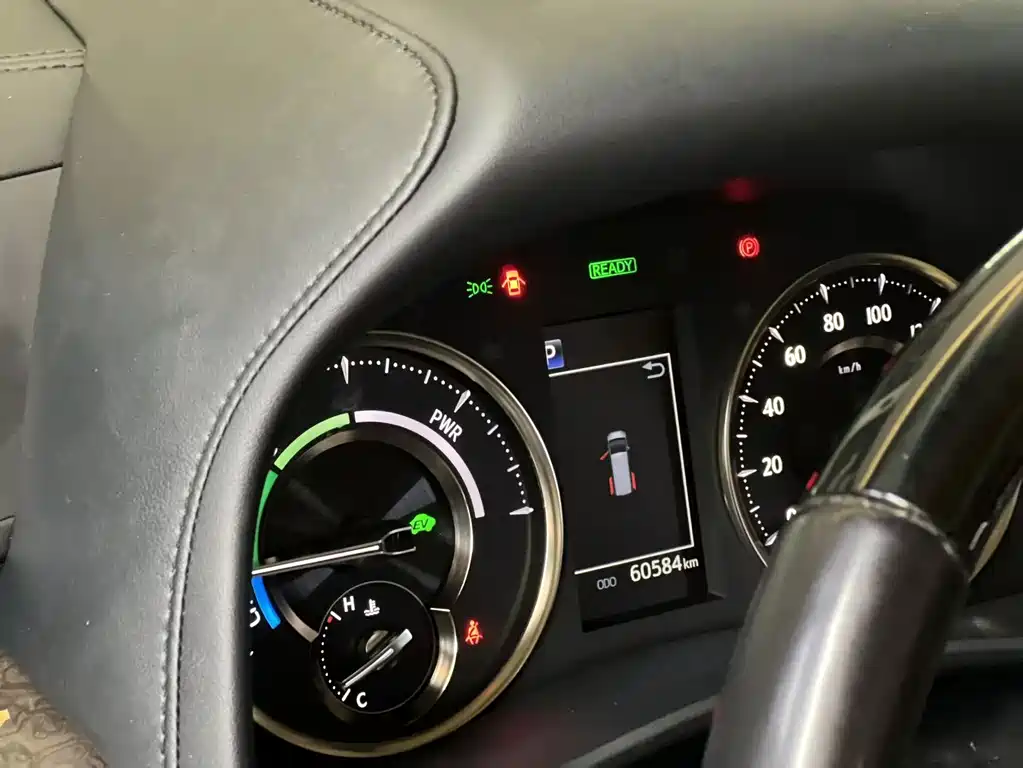 Toyota Alphard — фото 10