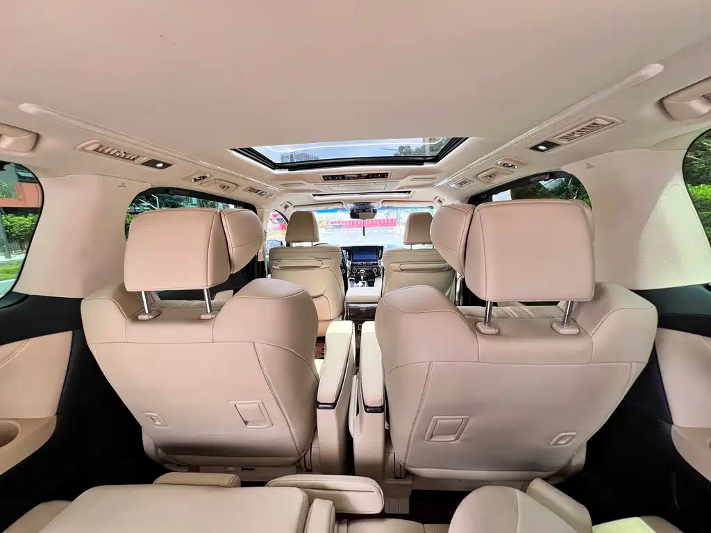 Toyota Alphard — фото 18