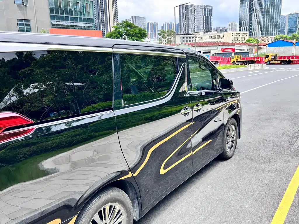 Toyota Alphard — фото 20
