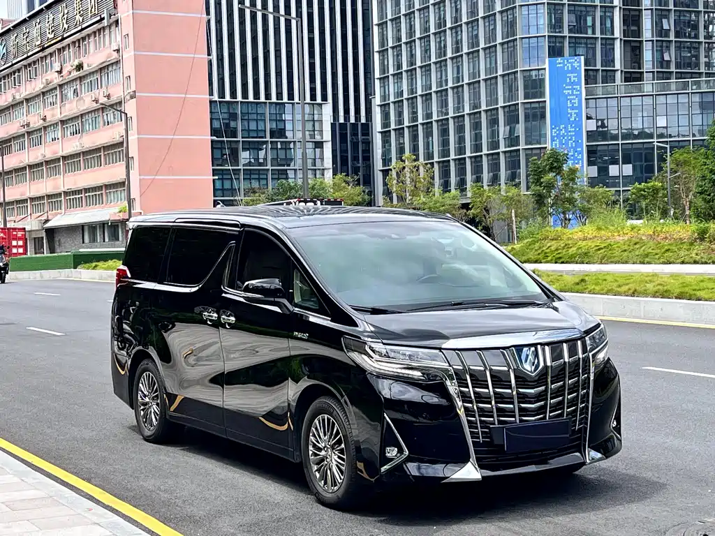 Toyota Alphard — фото 3