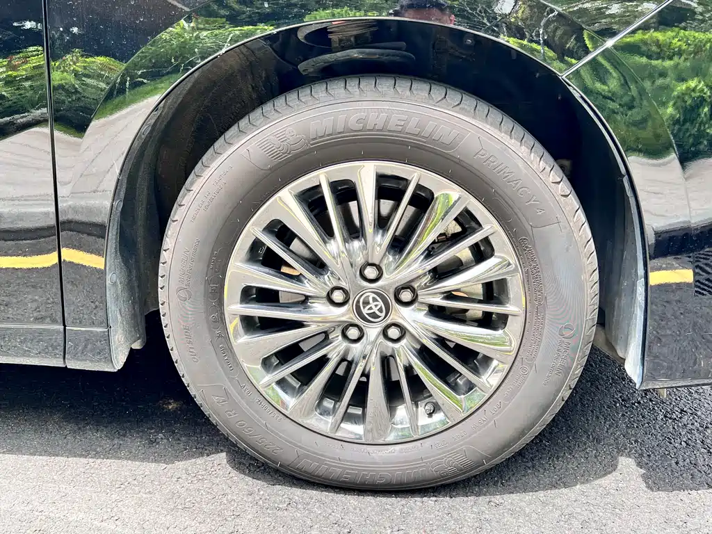 Toyota Alphard — фото 23