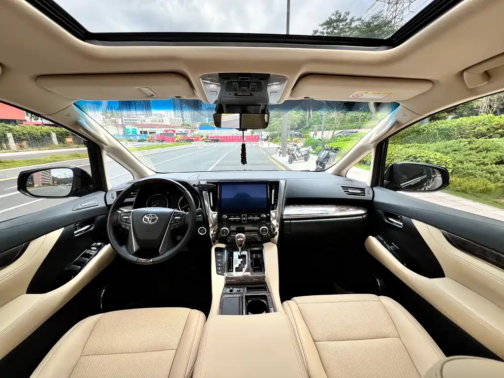 Toyota Alphard — фото 5