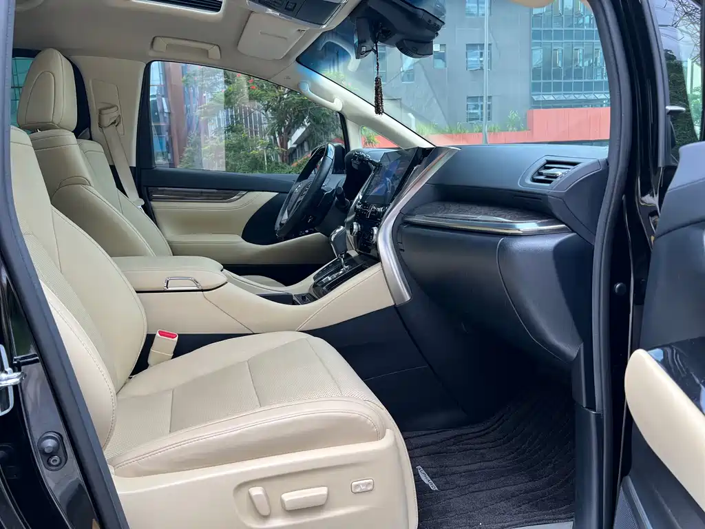 Toyota Alphard — фото 7