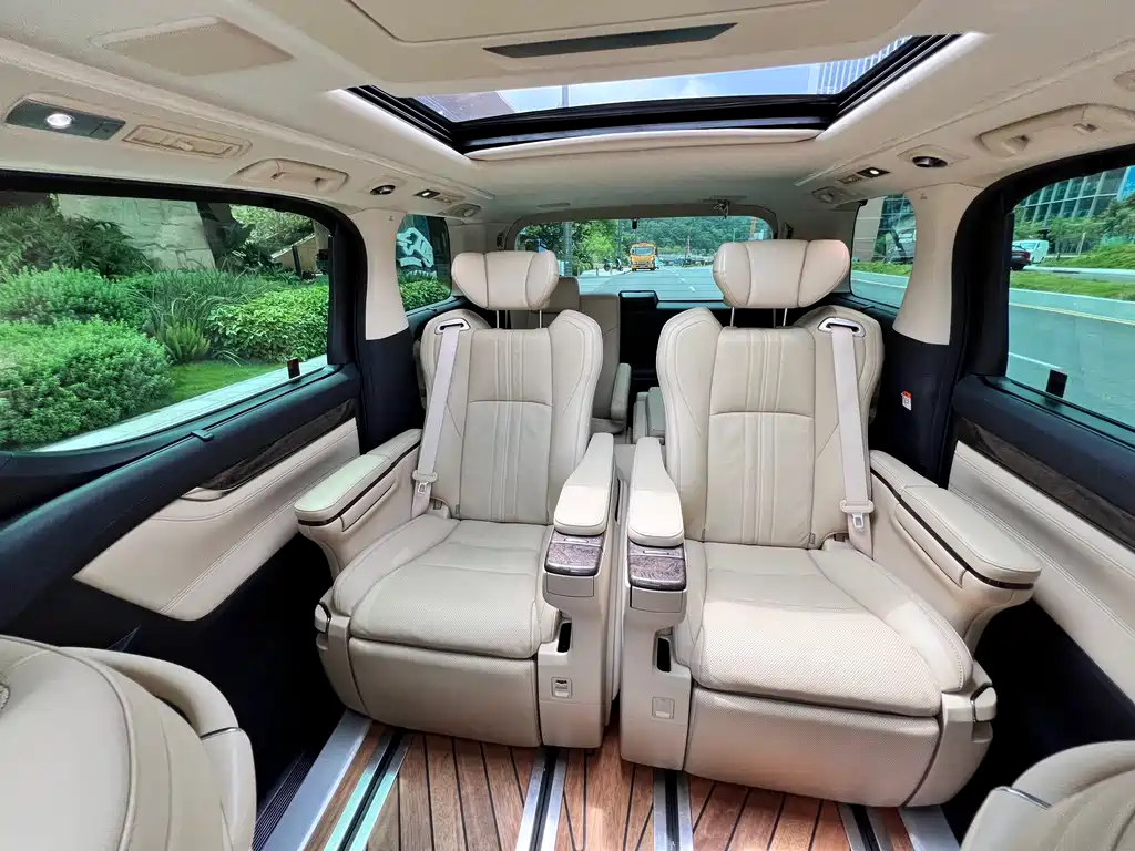 Toyota Alphard — фото 10