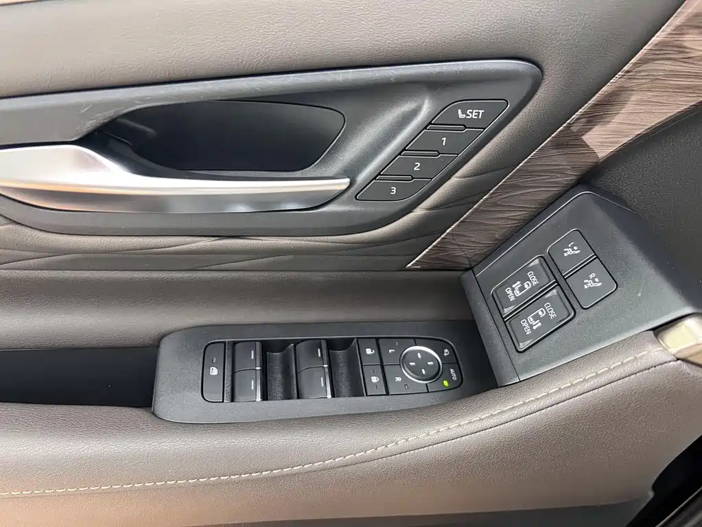 Toyota Vellfire — фото 14