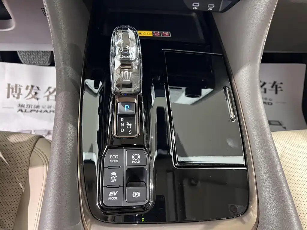 Toyota Vellfire — фото 23