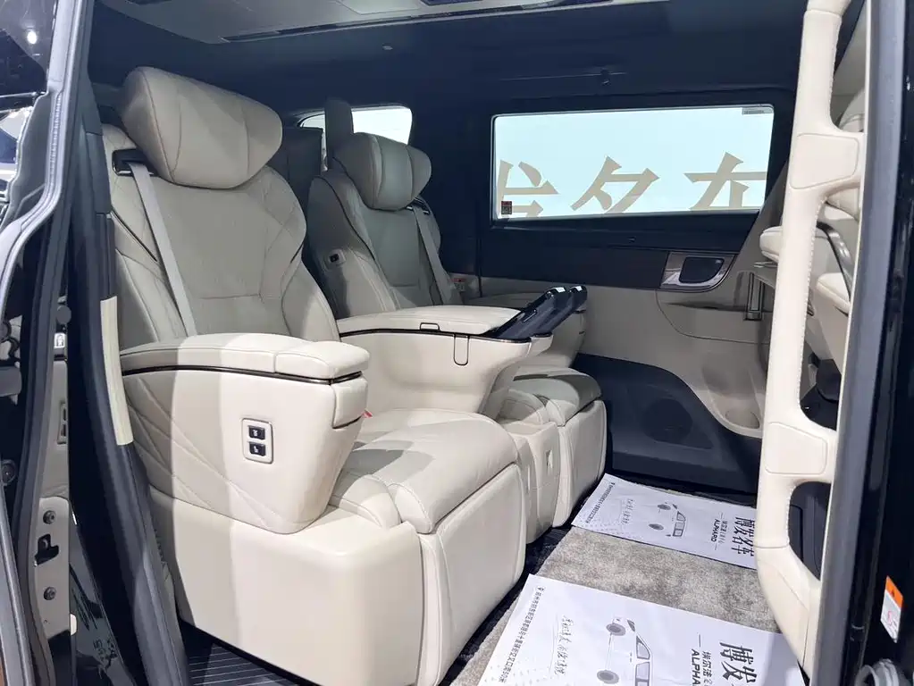 Toyota Vellfire — фото 9