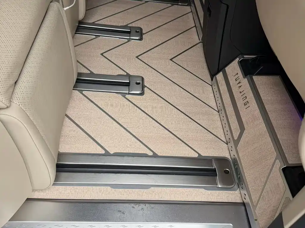 Toyota Alphard — фото 4