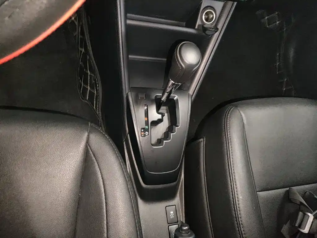 Toyota Yaris L — фото 14