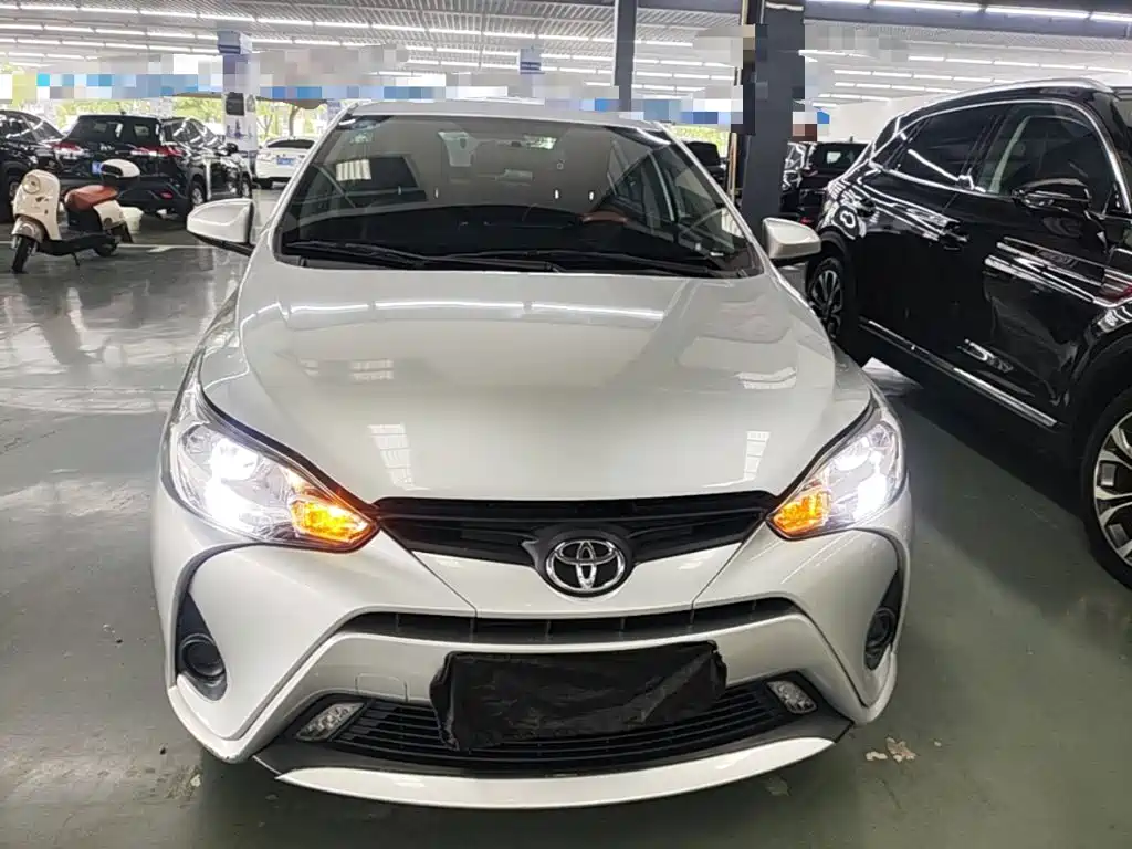 Toyota Yaris L — фото 3