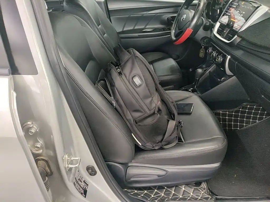 Toyota Yaris L — фото 25