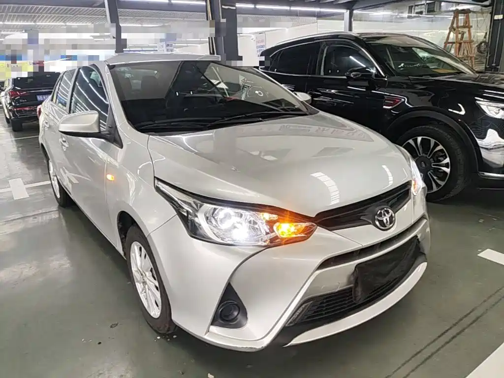 Toyota Yaris L — фото 4