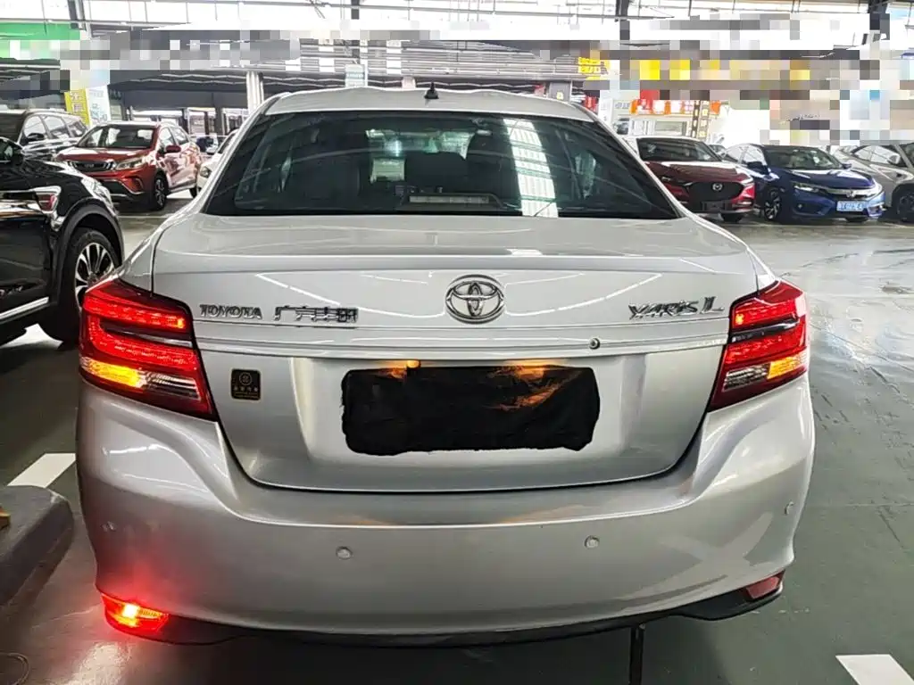 Toyota Yaris L — фото 6
