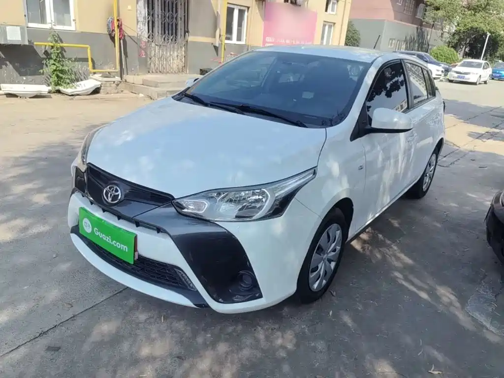 Toyota Yaris L — фото 2