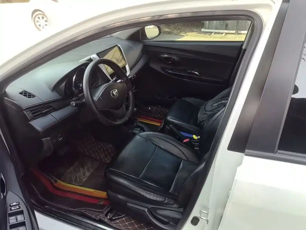 Toyota Yaris L — фото 15