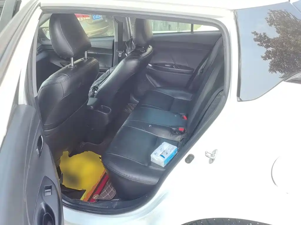 Toyota Yaris L — фото 17