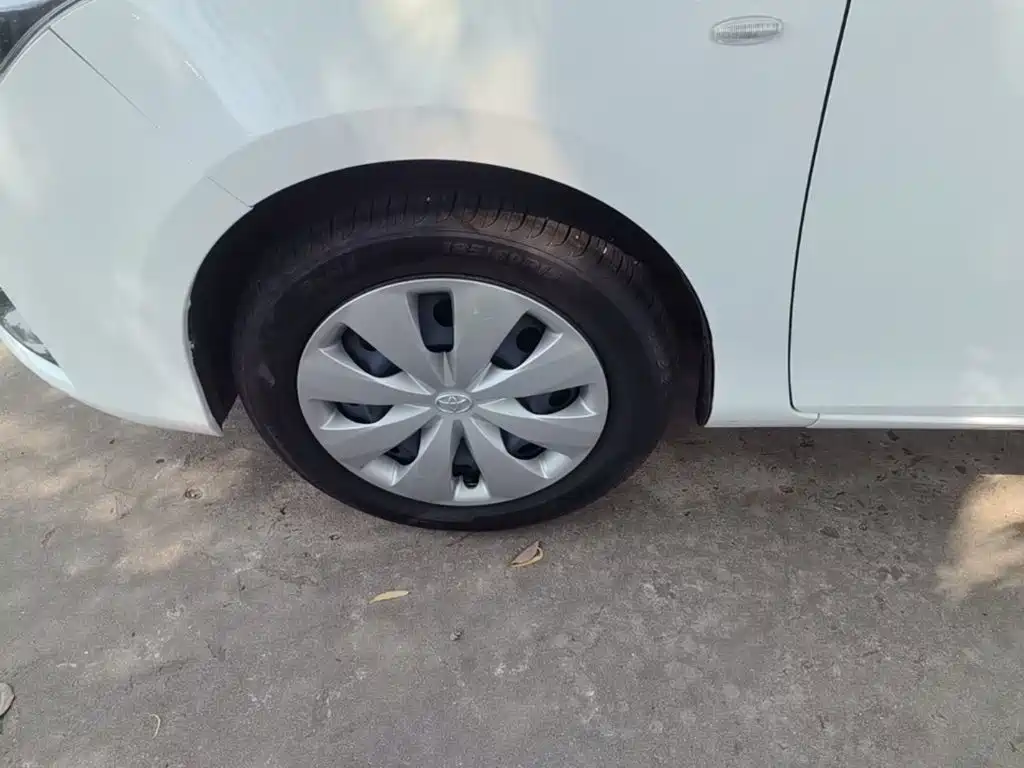 Toyota Yaris L — фото 23