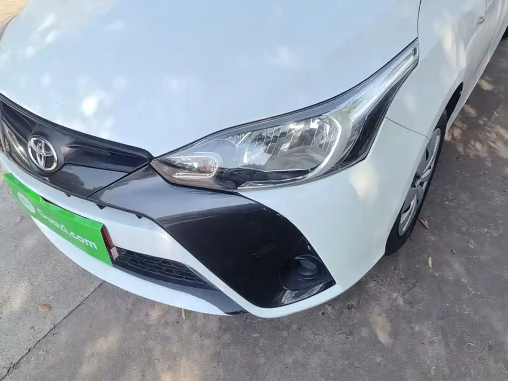 Toyota Yaris L — фото 24