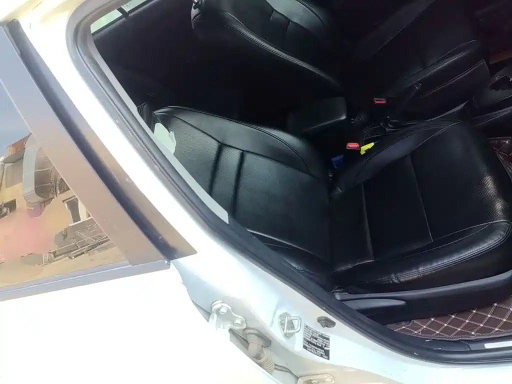 Toyota Yaris L — фото 25