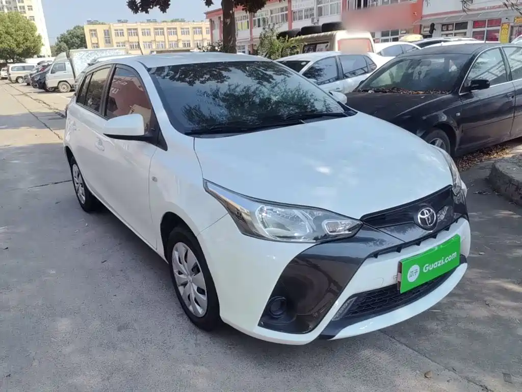 Toyota Yaris L — фото 4
