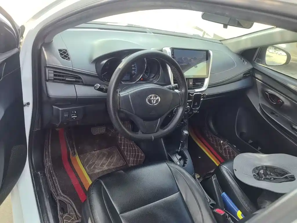 Toyota Yaris L — фото 10