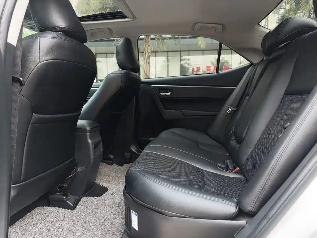 Toyota Corolla Hybrid — фото 7