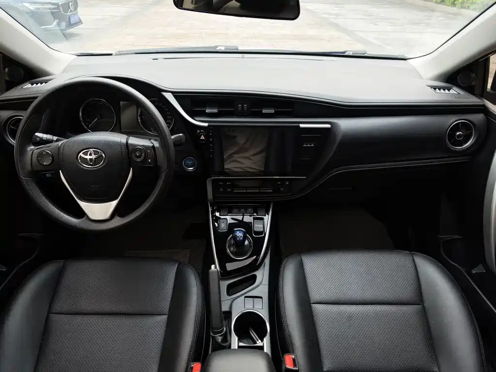 Toyota Corolla Hybrid — фото 8