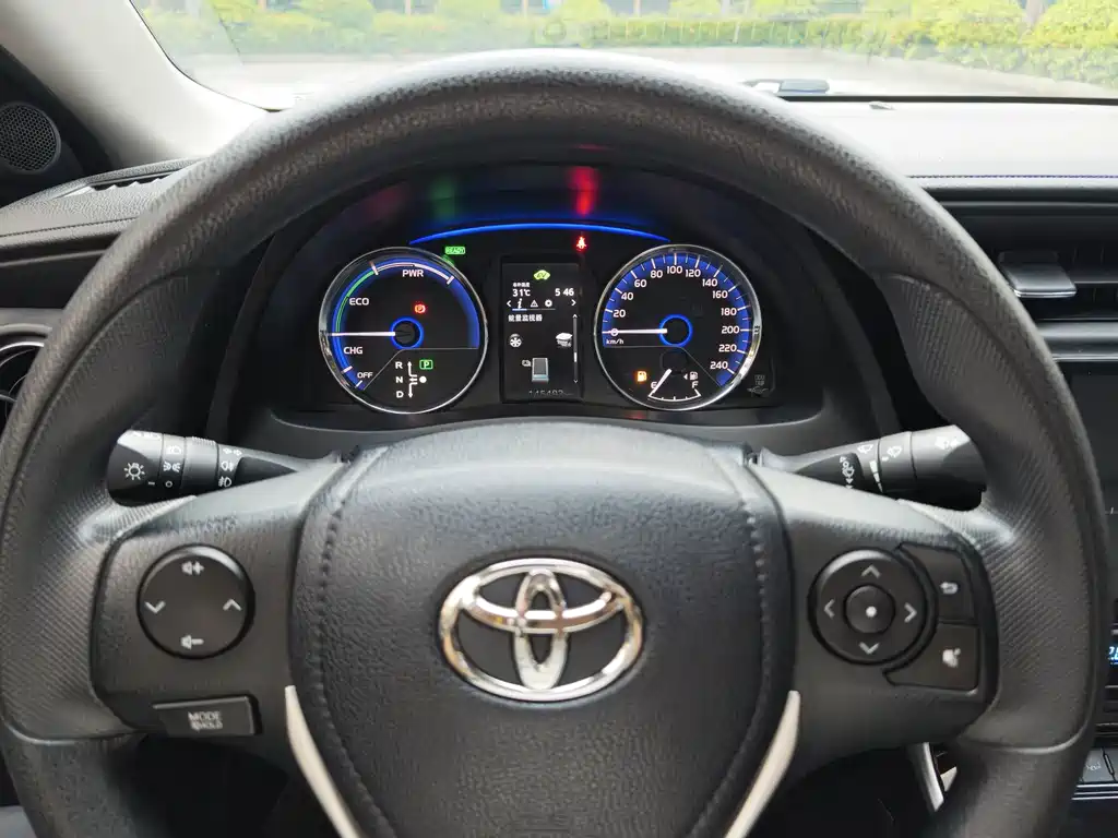 Toyota Corolla Hybrid — фото 9