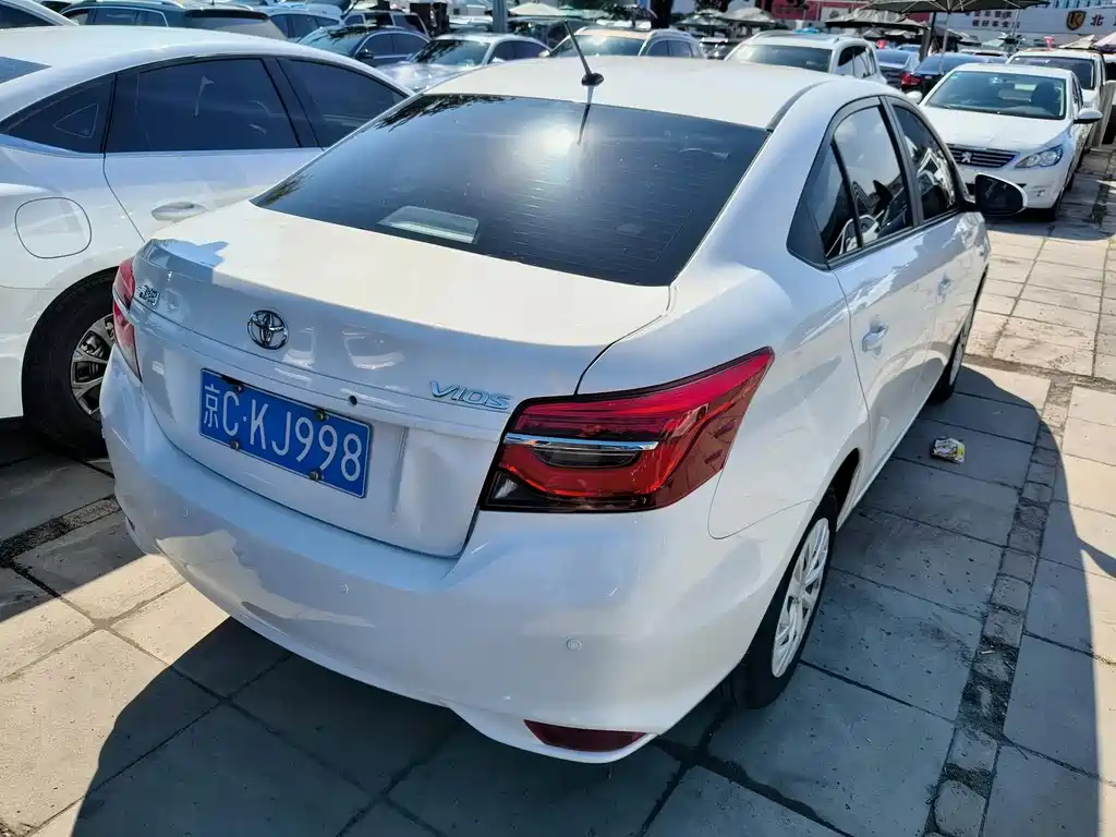 Toyota Vios — фото 4