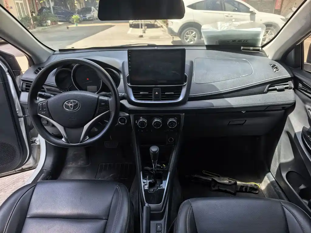 Toyota Yaris L — фото 6