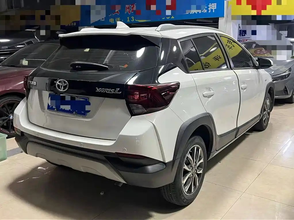 Toyota Yaris L — фото 7