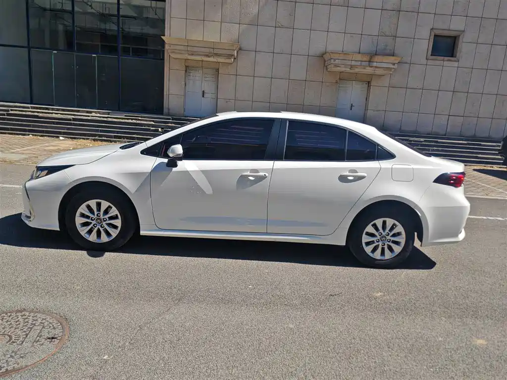 Toyota Corolla — фото 4