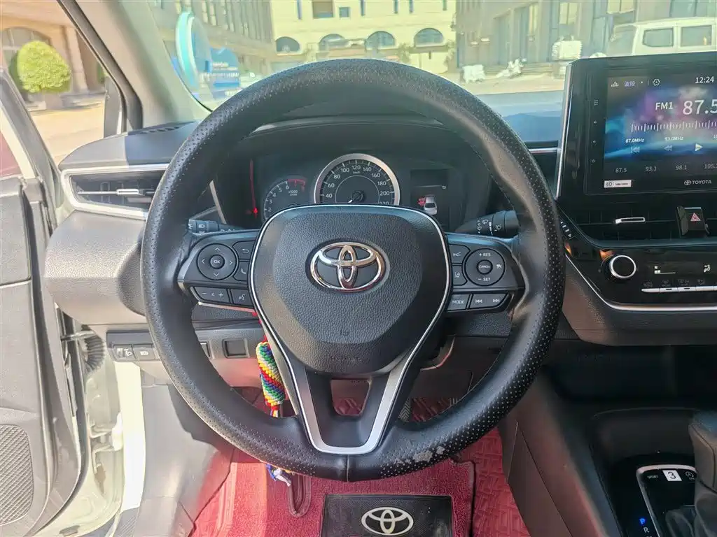 Toyota Corolla — фото 7