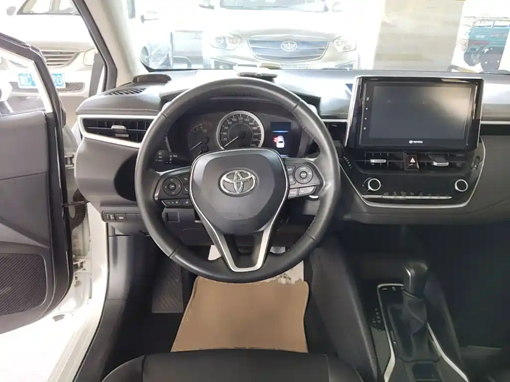 Toyota Corolla — фото 11