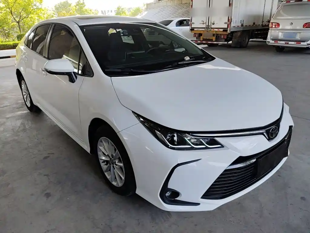 Toyota Corolla — фото 4