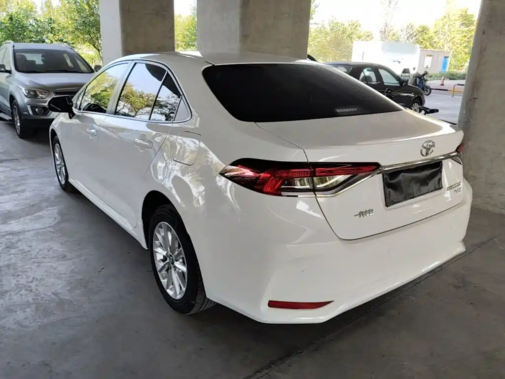 Toyota Corolla — фото 5