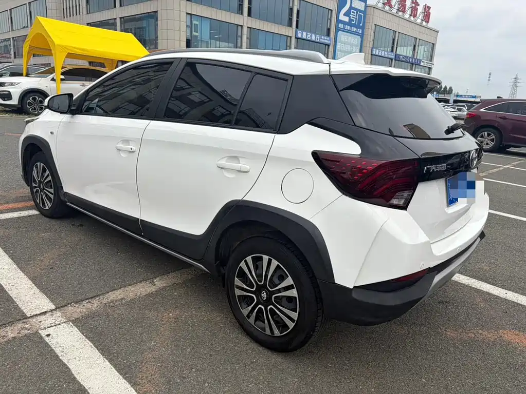 Toyota Yaris L — фото 4