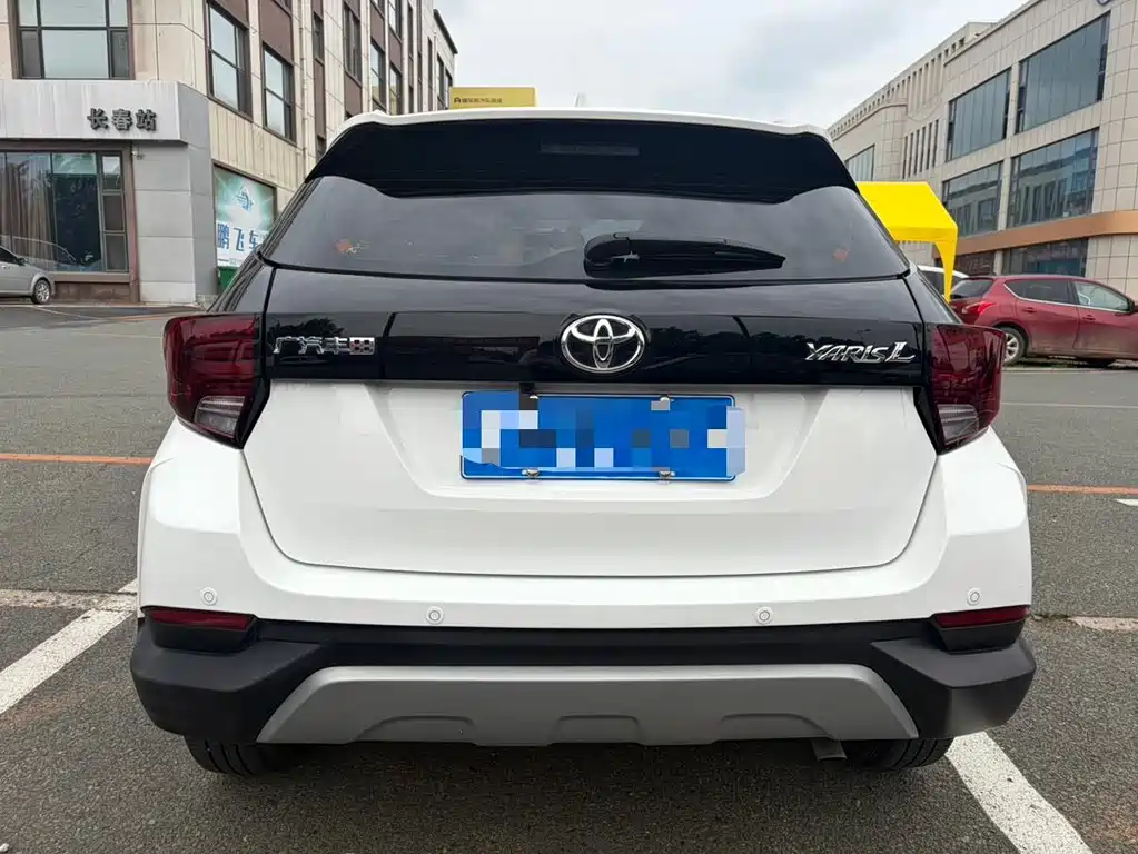 Toyota Yaris L — фото 5