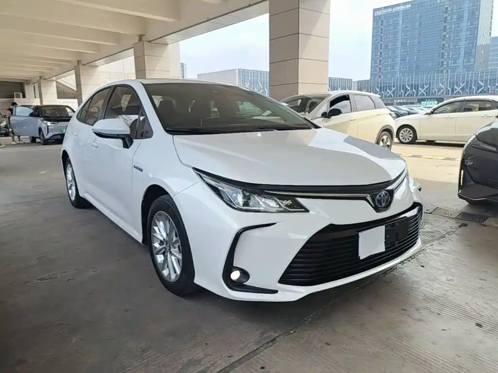 Toyota Corolla — фото 4