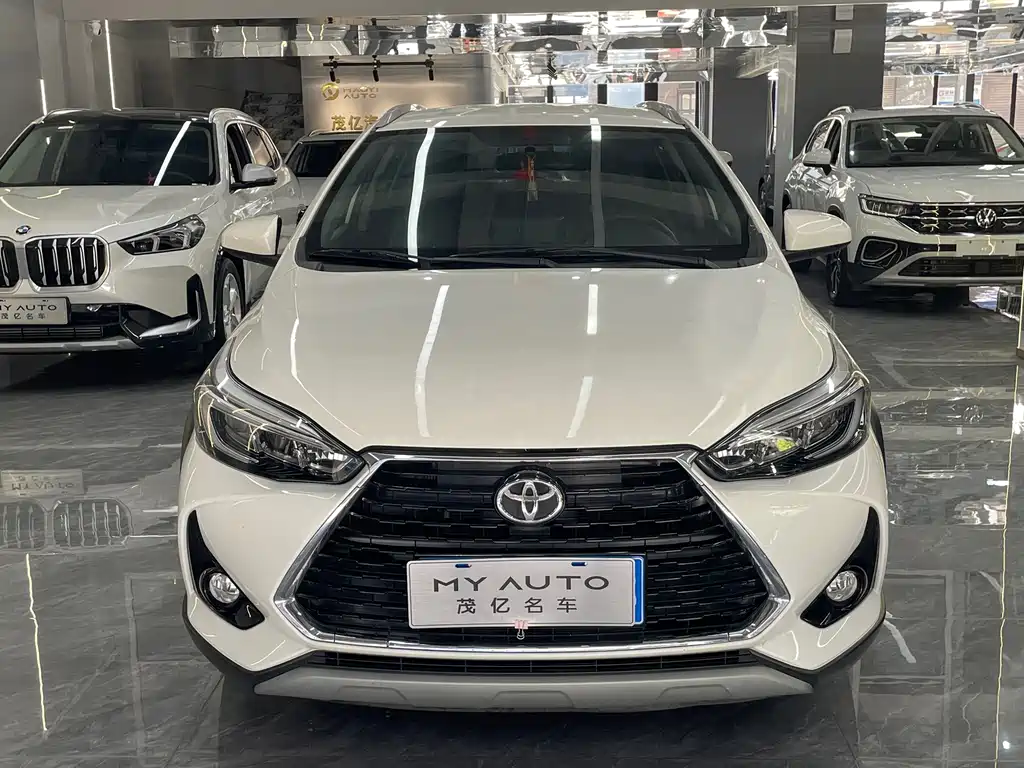 Toyota Yaris L — фото 2