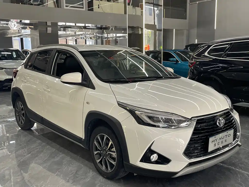 Toyota Yaris L — фото 3
