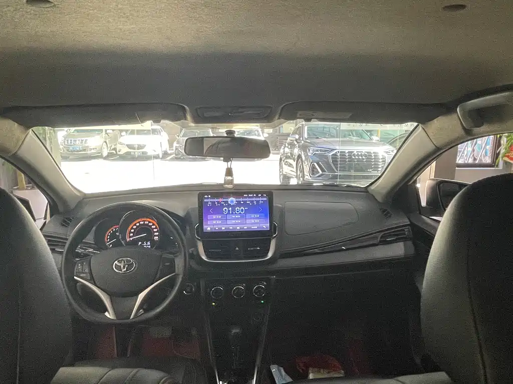 Toyota Yaris L — фото 9