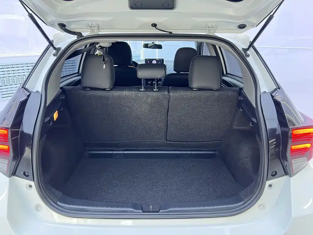 Toyota Yaris L — фото 15