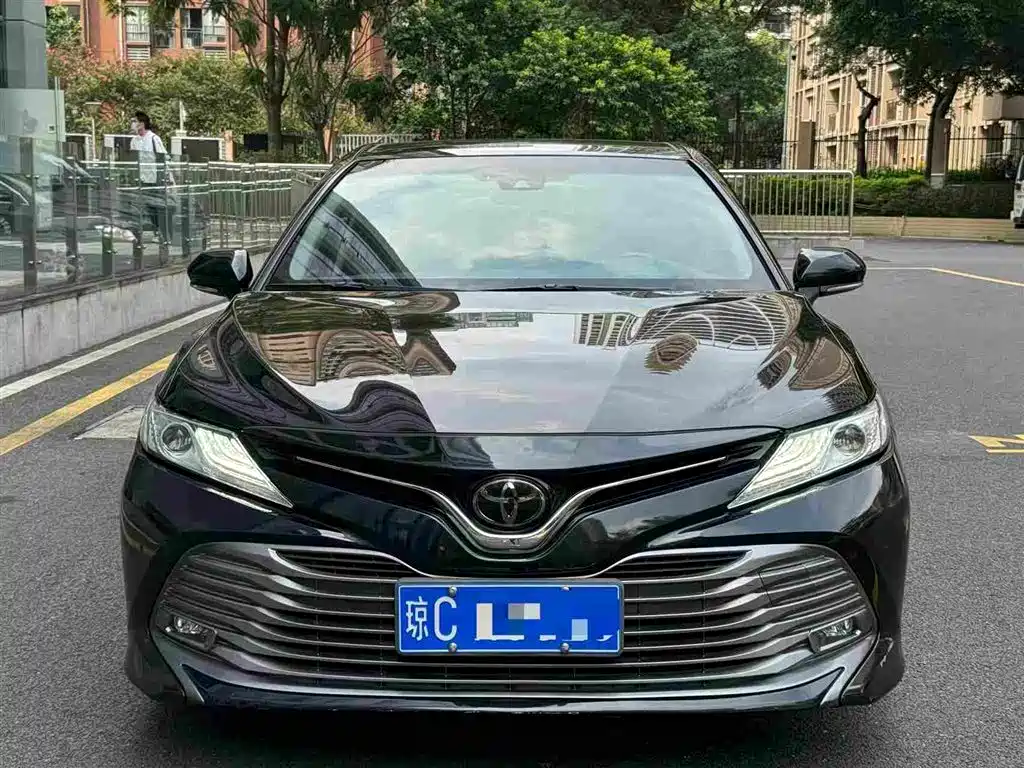 Toyota Camry — фото 3