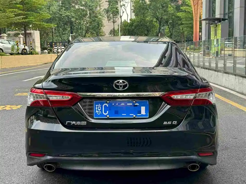 Toyota Camry — фото 5