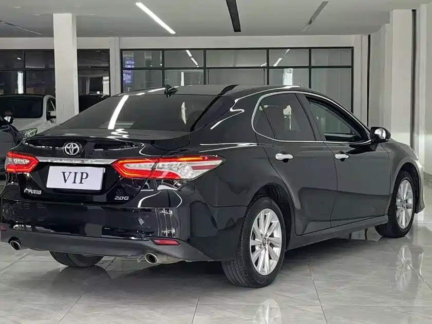 Toyota Camry — фото 8