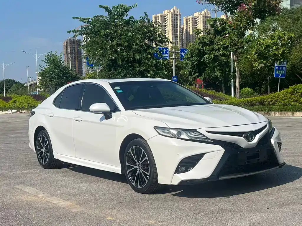Toyota Camry — фото 3