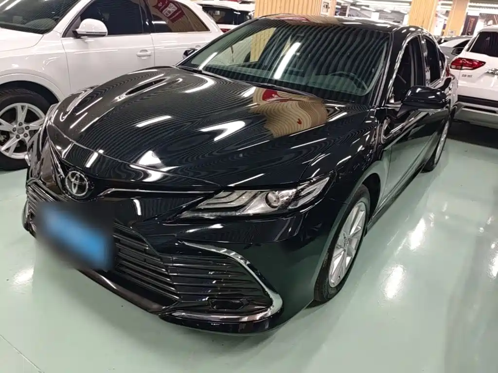 Toyota Camry — фото 2