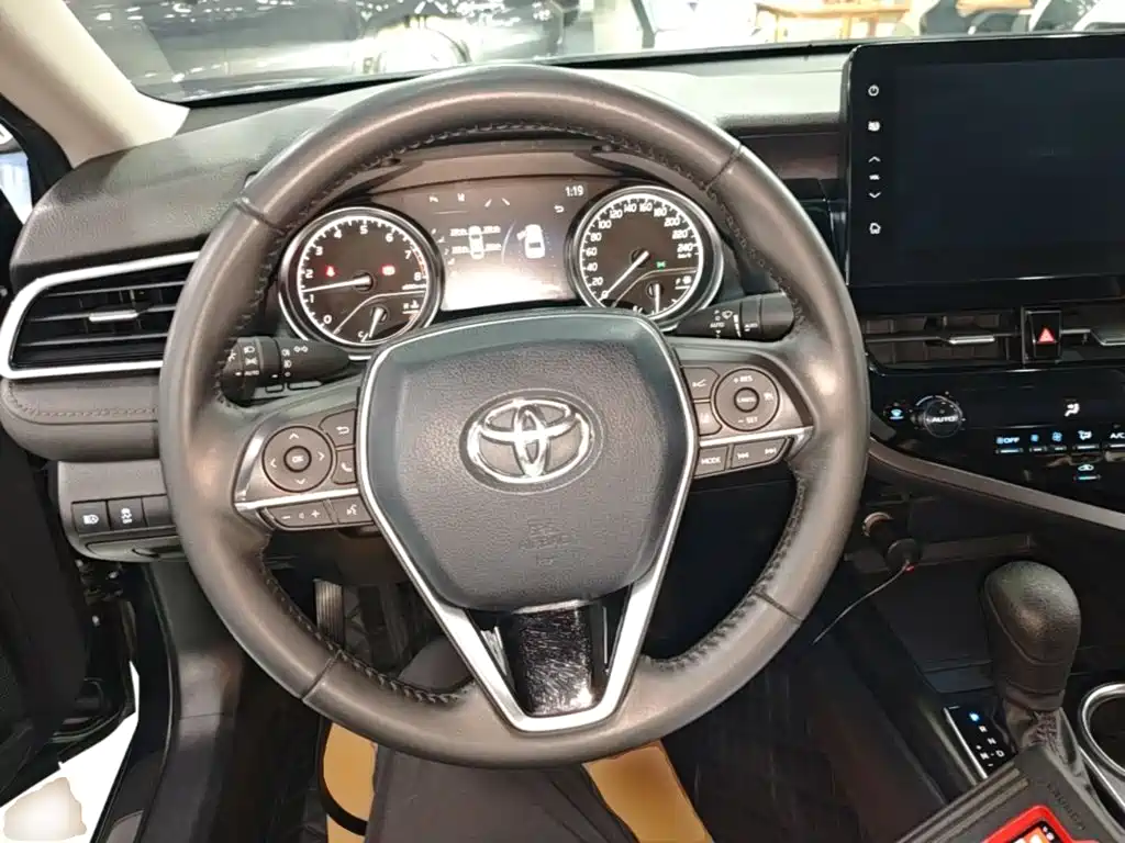 Toyota Camry — фото 11